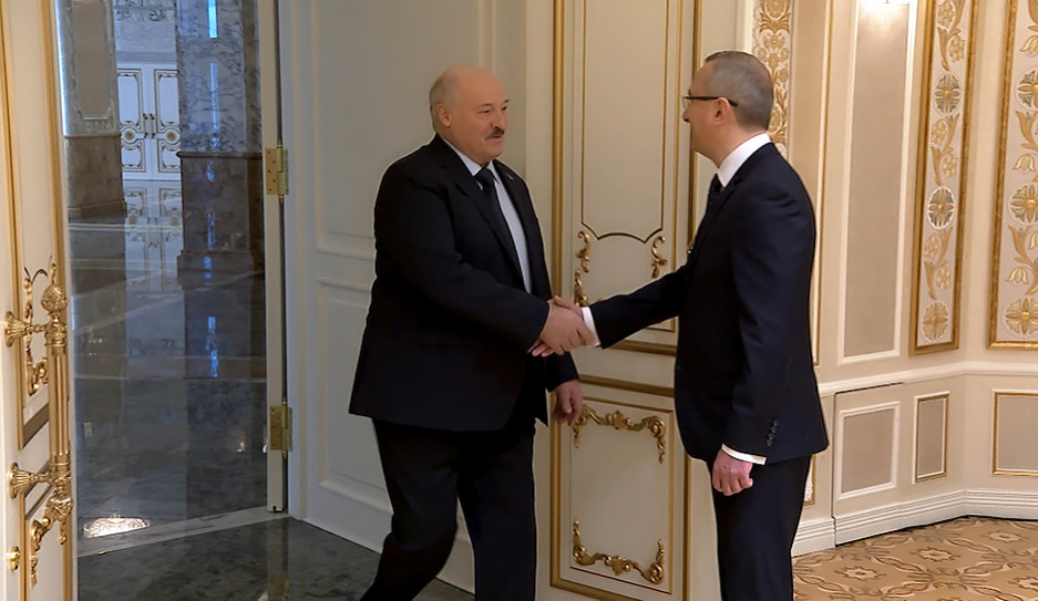 Лукашенко: Необходимо извлекать максимум из сотрудничества регионов Беларуси и России
