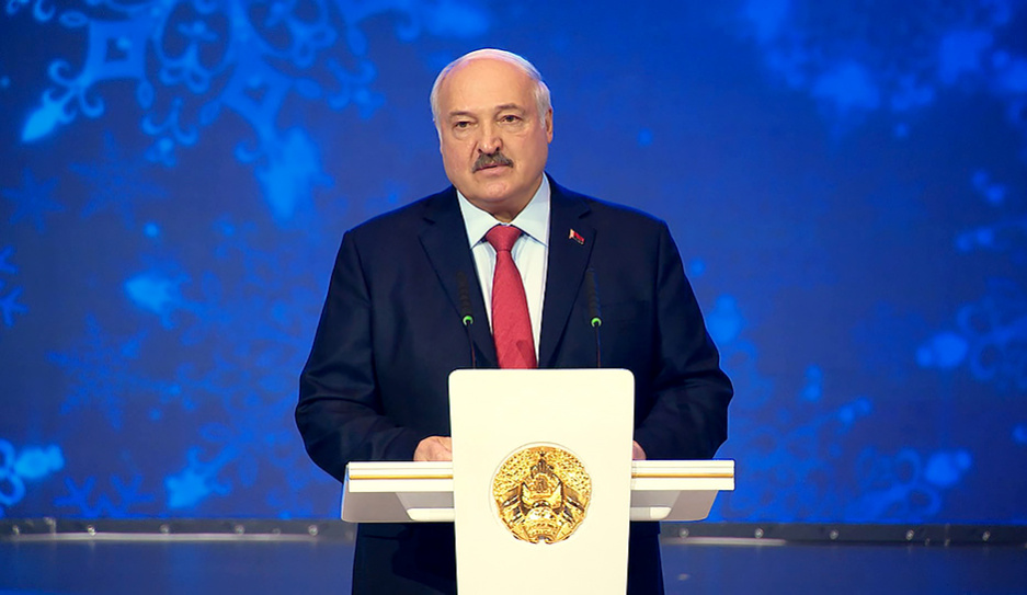 Лукашенко на вручении госнаград журналистам и работникам культуры: В вас и миллионах таких, как вы, настоящих патриотах, я абсолютно сегодня уверен