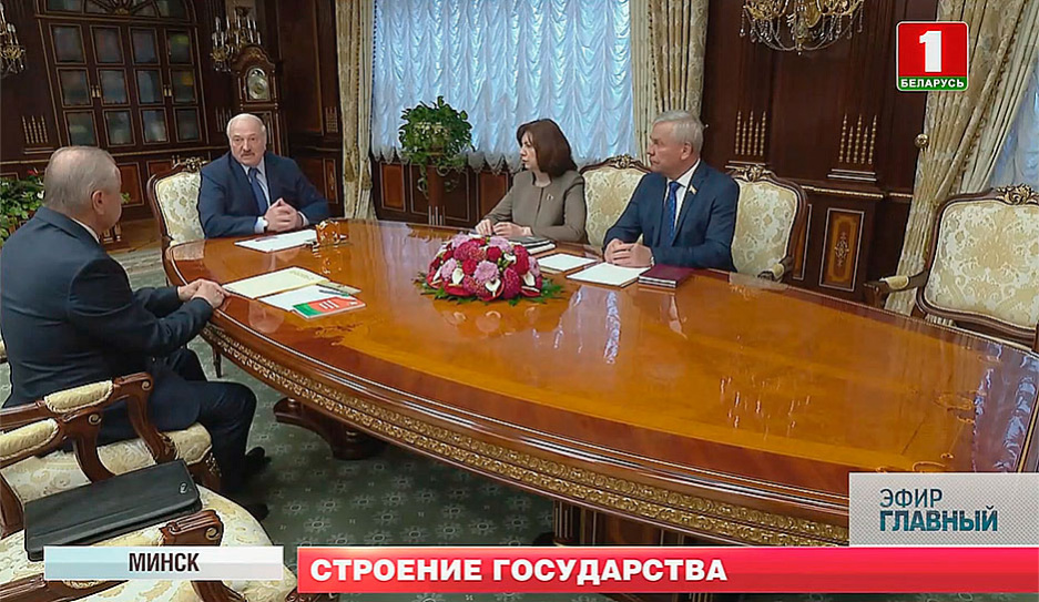 А. Лукашенко анонсировал основательное обсуждение всех статей проекта новой Конституции