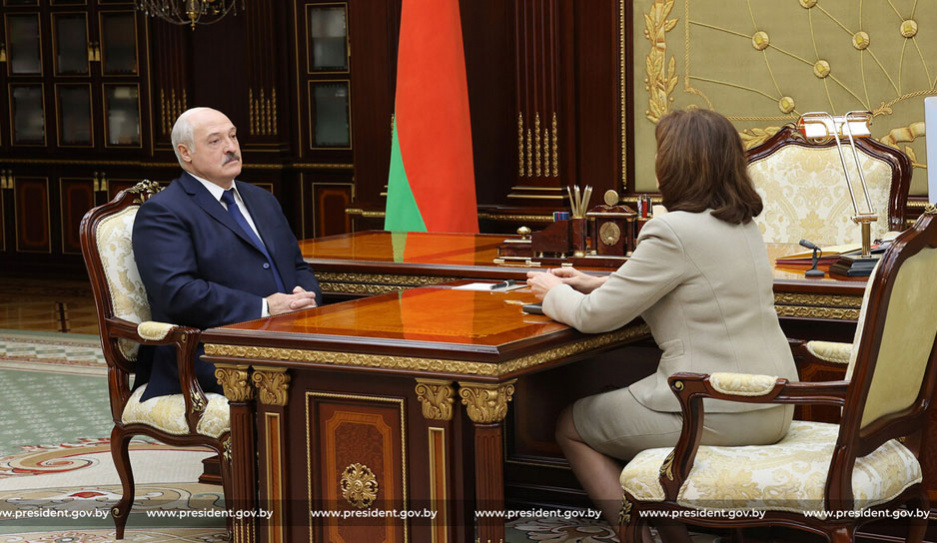 Что волнует людей? - Лукашенко провел рабочую встречу с Кочановой