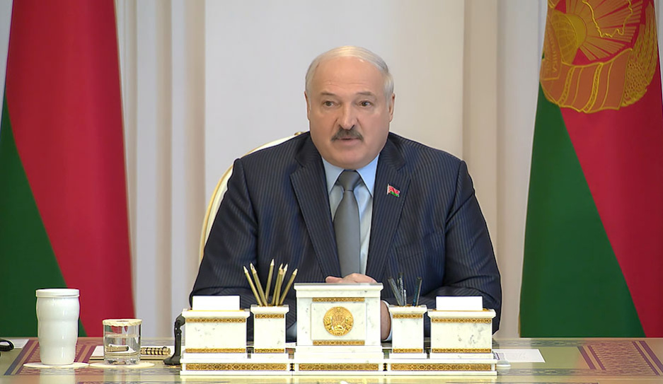 Лукашенко: Меня интересует, как будем жить дальше