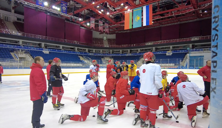 Белорусская молодежная сборная по хоккею готовится к домашнему турниру Кубка Будущего