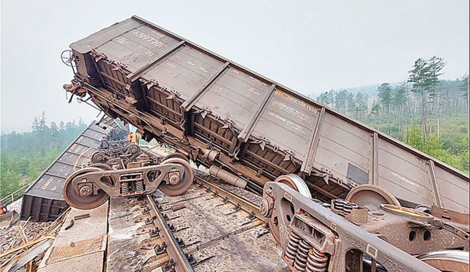 В Амурской области произошло столкновение грузовых поездов, 4 человека погибли