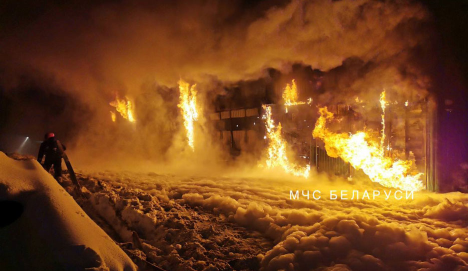 МЧС сообщает о пожаре на строящемся стадионе на ул. Ванеева в Минске
