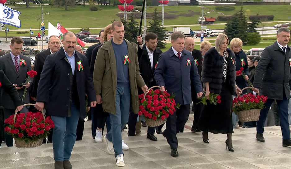 Дань памяти героям Великой Отечественной сегодня отдали и представители белорусского спорта  