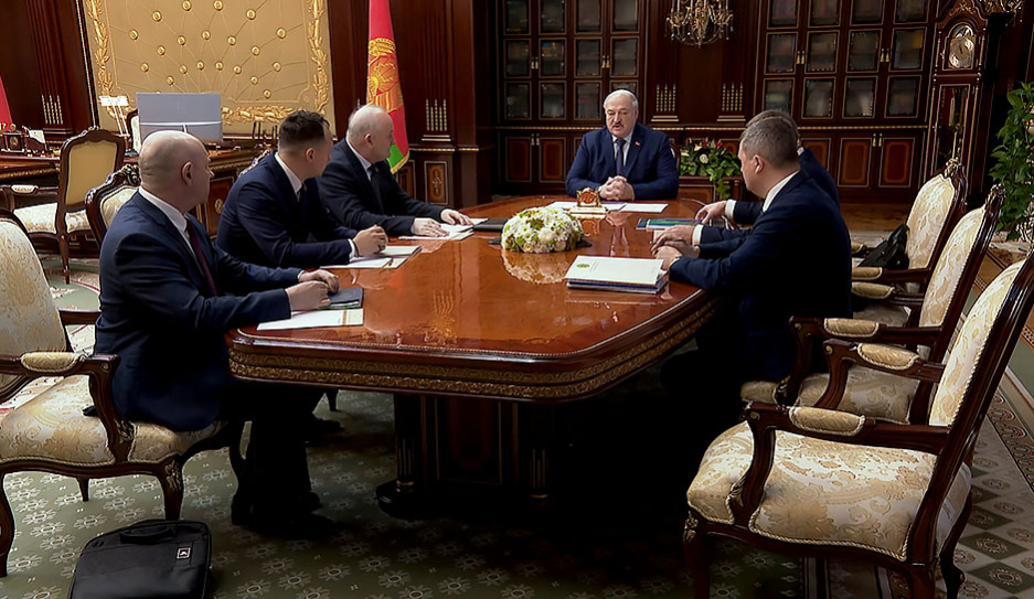Александр Лукашенко: Экономика - приоритет приоритетов 