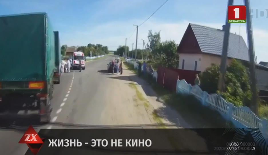 В агрогородке Дудичи Калинковичского района произошло лобовое столкновение грузовика и легковушки