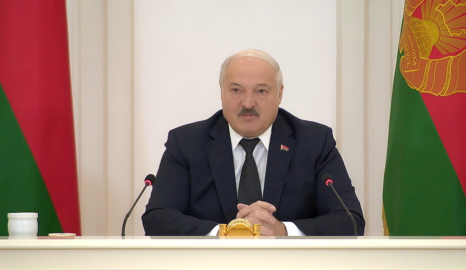 Лукашенко: Справедливый подход должен быть и в основе ценообразования, и оплаты труда работников 