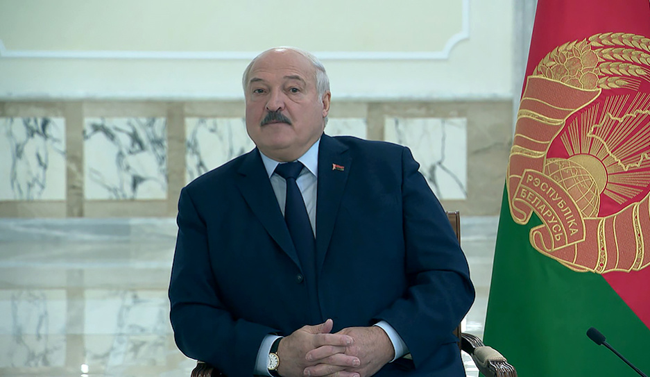 Лукашенко: На Западе полная расхлябанность: там ни диктатуры, ни демократии - ничего нет