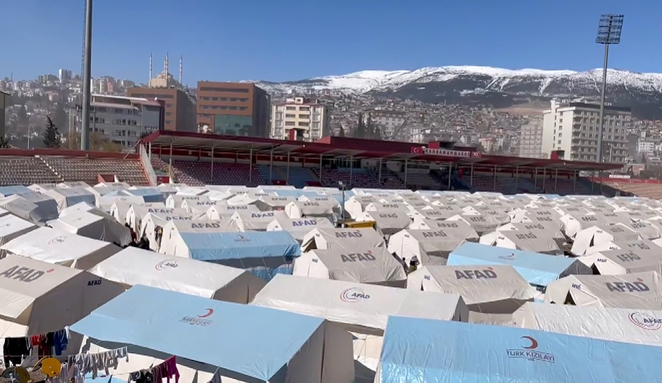 В турецком Кахраманмараше разбит палаточный городок для пострадавших