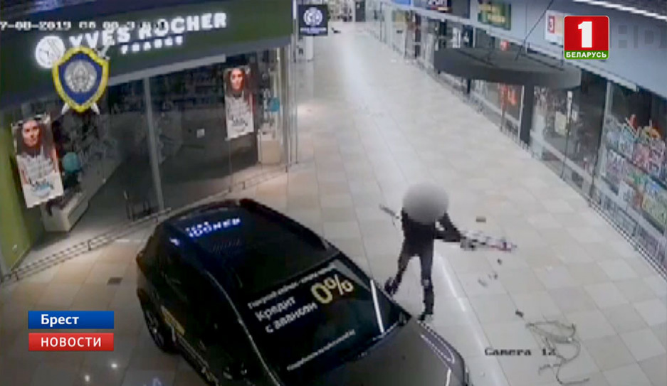 Следственный комитет опубликовал видео нападения на магазин в Бресте