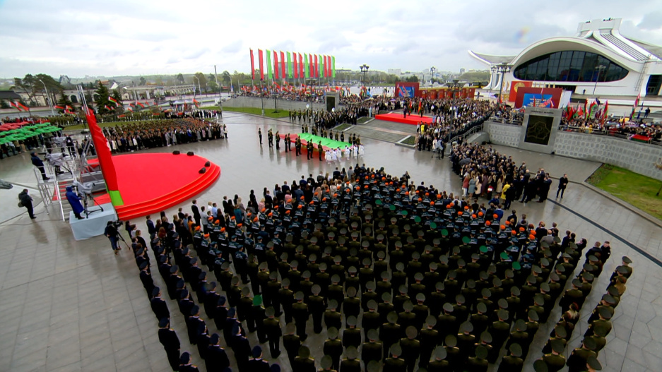 Лукашенко: Мы гордимся своими символами и историей, смотрим в будущее, помня о наших истоках 