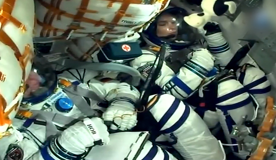 Ориентировочное время начала открытия люков для перехода на МКС - 20:20