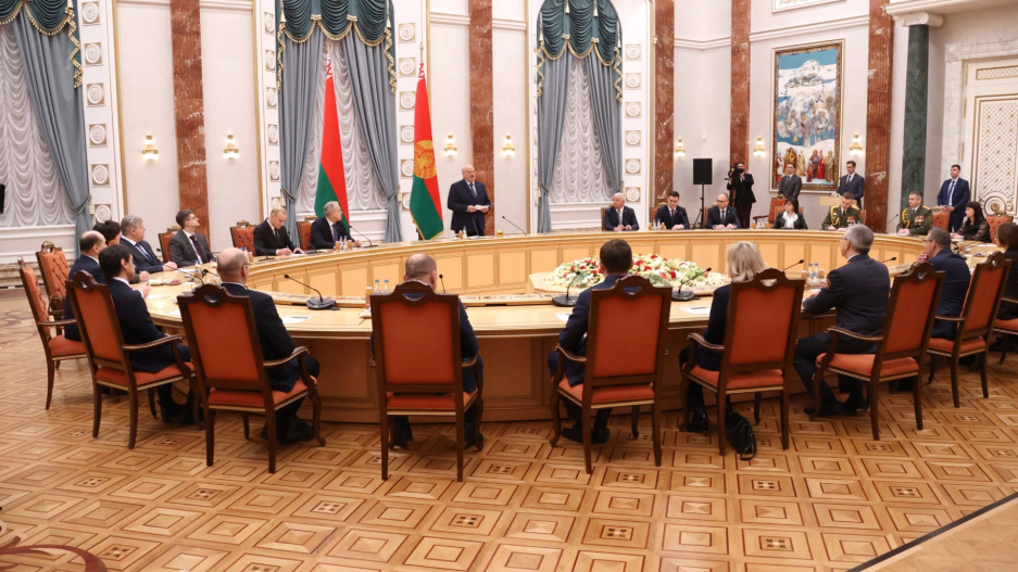 Вручение наград научной элите, душевный разговор и чаепитие с Президентом Беларуси состоялись во Дворце Независимости
