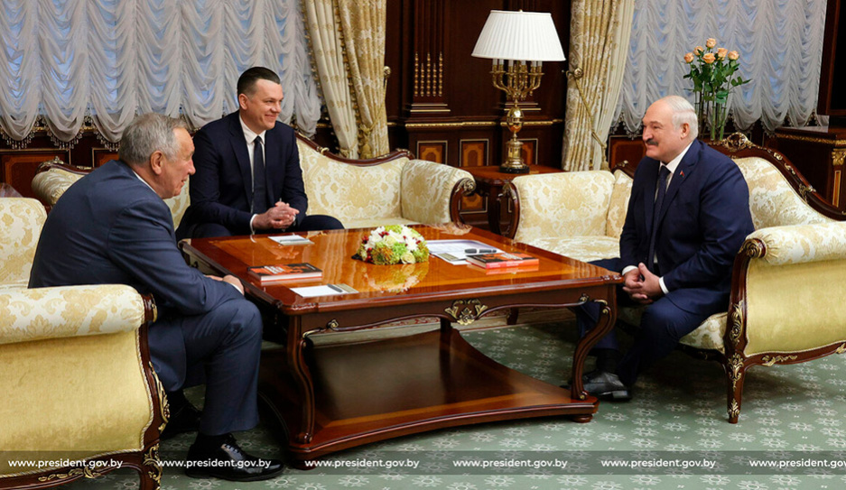Лукашенко провел встречу с главой Федерации тенниса России Тарпищевым