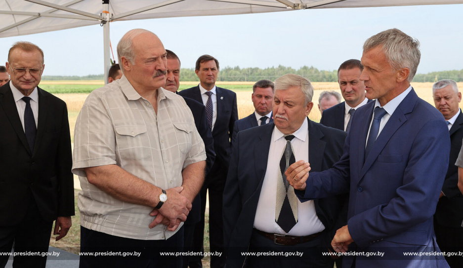Александр Лукашенко: Сельскому хозяйству нужна диктатура 