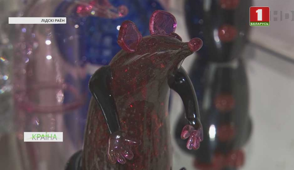 На стеклозаводе в Березовке начали выпускать стеклянных крыс и мышей ручной работы