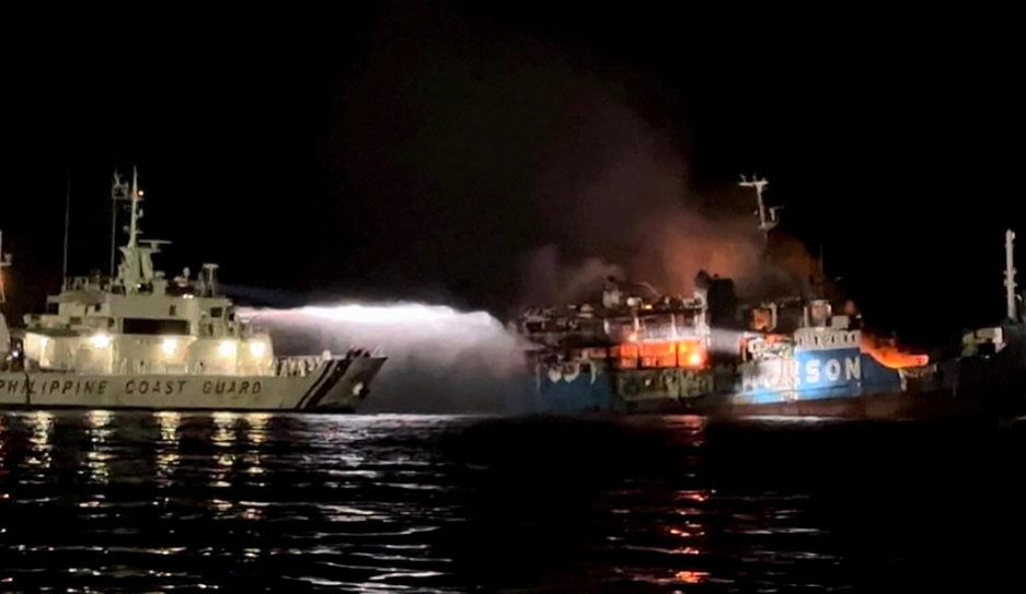 На пассажирском судне на Филиппинах вспыхнул  пожар