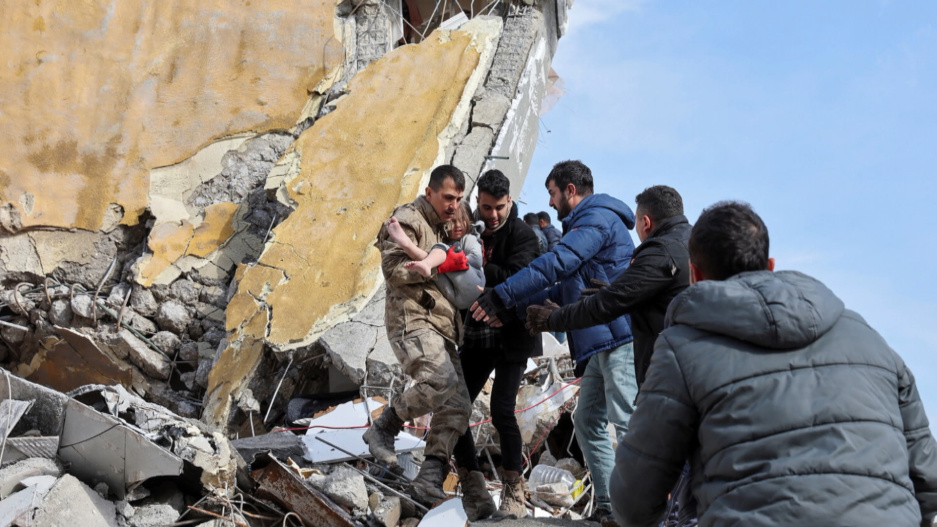 Белорусская спасательная миссия в Турции: спецотряд ЗУБР готов работать круглосуточно