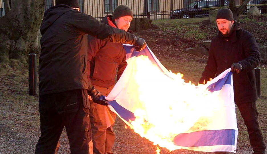 В Стокгольме экстремисты сожгли Тору и израильский флаг 