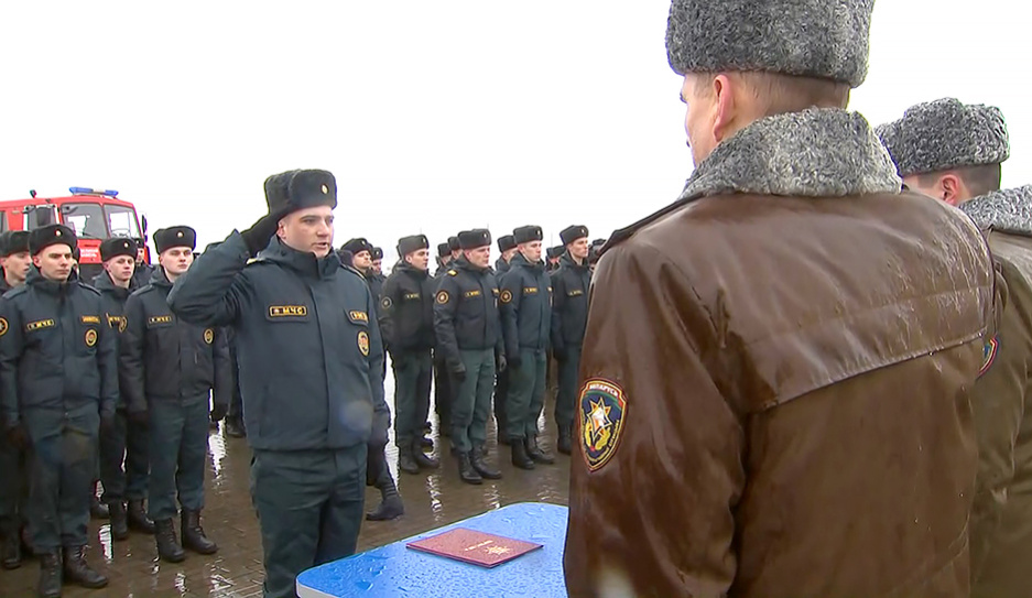 Накануне Дня пожарной службы более 80 спасателей Минской области торжественно принесли присягу на верность Родине 