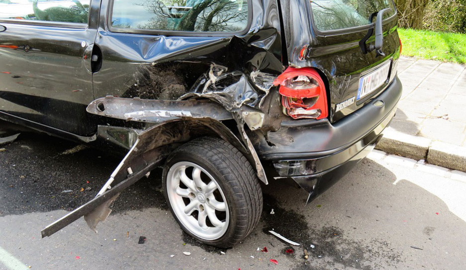 Информация о происшествиях на дорогах Беларуси: водитель уснул за рулем, женщина попала под колеса, автомобиль BMW съехал в кювет