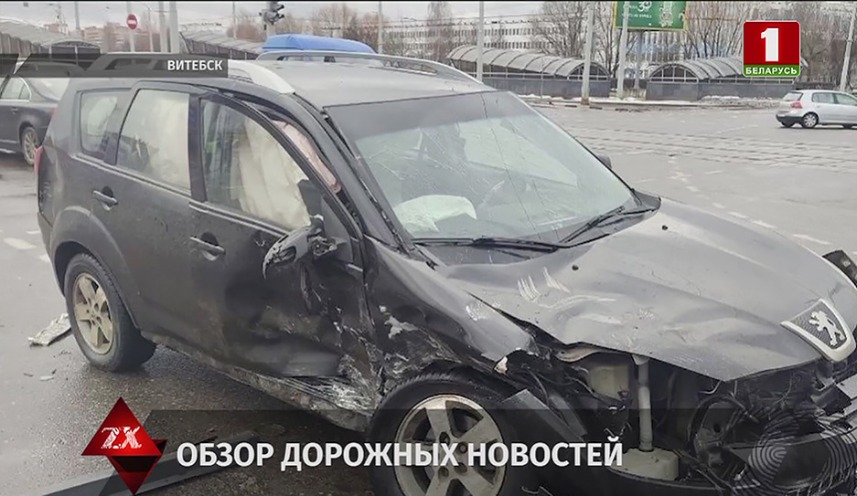 Стало плохо за рулем, столкнулись две ауди, пенсионер попал под колеса машины, в Витебске столкнулись три машины 