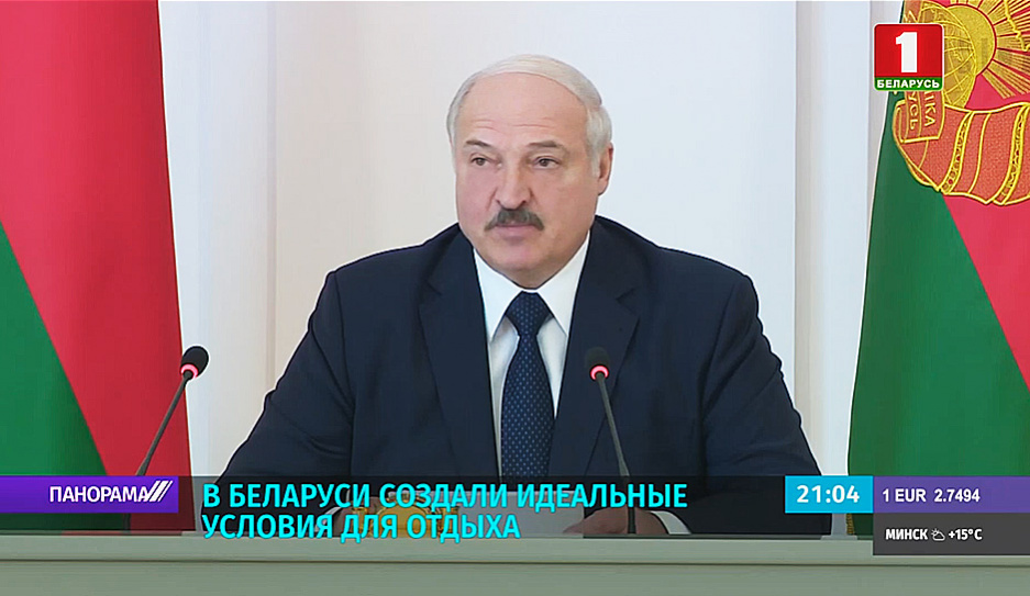 Александр Лукашенко: Пусть СМИ в поле поедут и расскажут о тех, кто кормит страну
