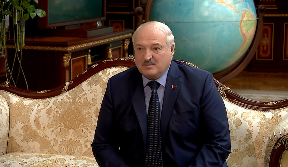 Президент Беларуси принял посла Казахстана