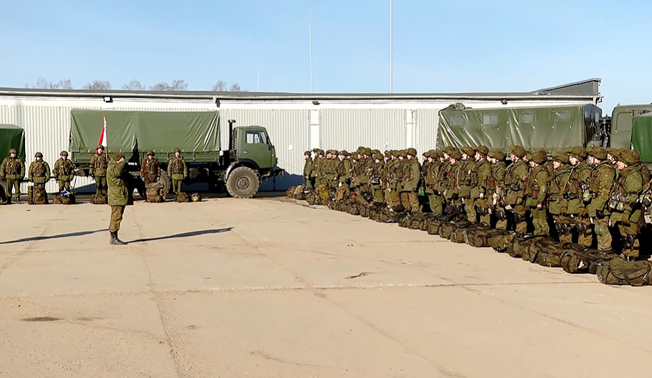 Совершение марша комбинированным способом - как в Вооруженных Силах Беларуси проходит проверка боеготовности