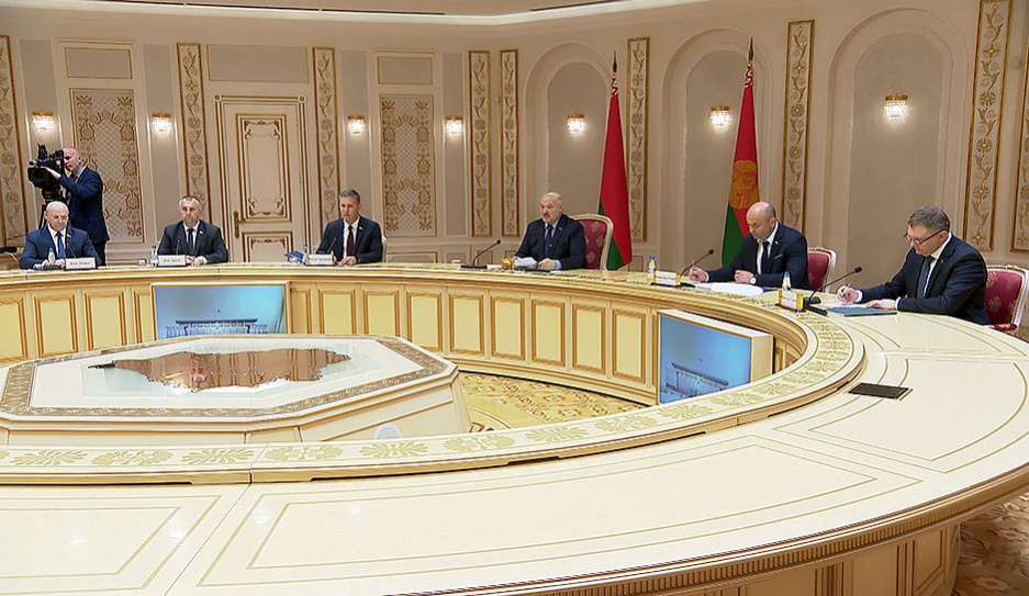Президент Беларуси обсудил перспективы сотрудничества с Владимирской областью с губернатором региона
