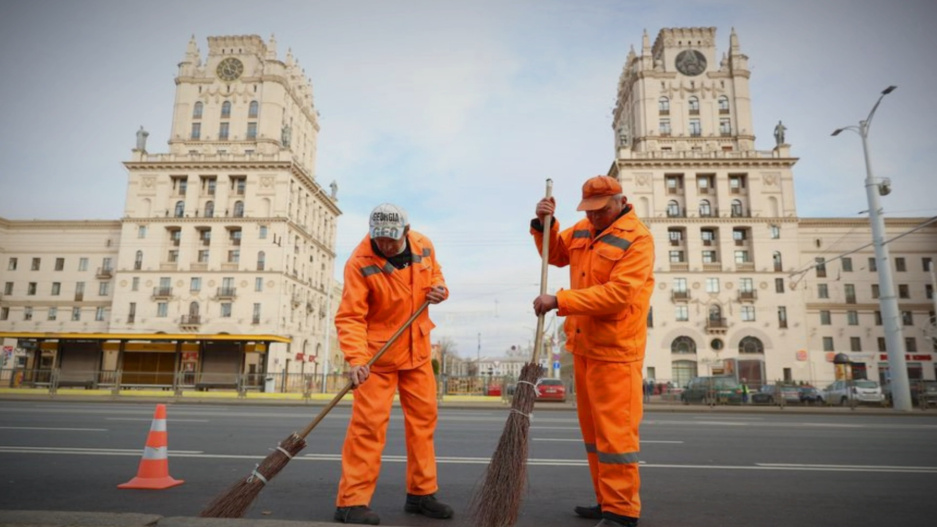В Беларуси отмечают День работников бытового обслуживания и ЖКХ