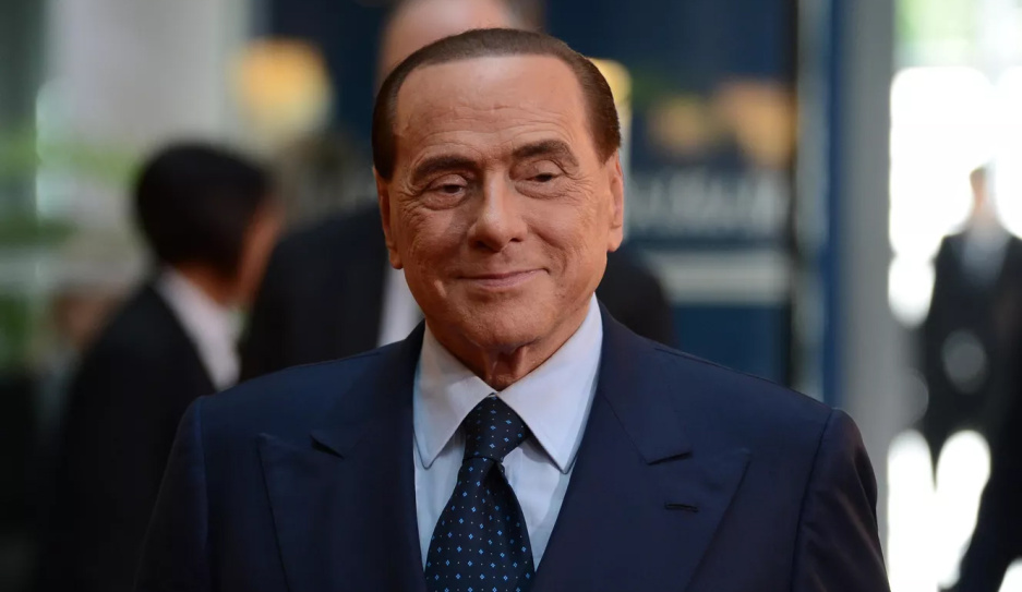 La Stampa: Берлускони с своей подругой ищут дом с бункером 