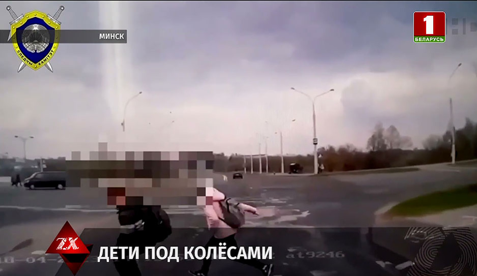 В Минске под колеса автомобиля попали двое школьников 