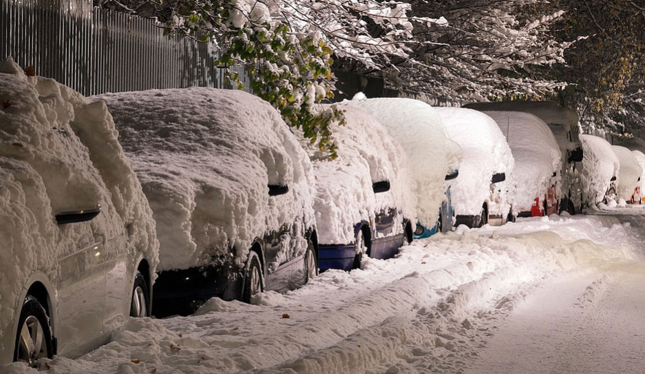 Минск будут чистить от снега. Где не стоит парковать свои авто?