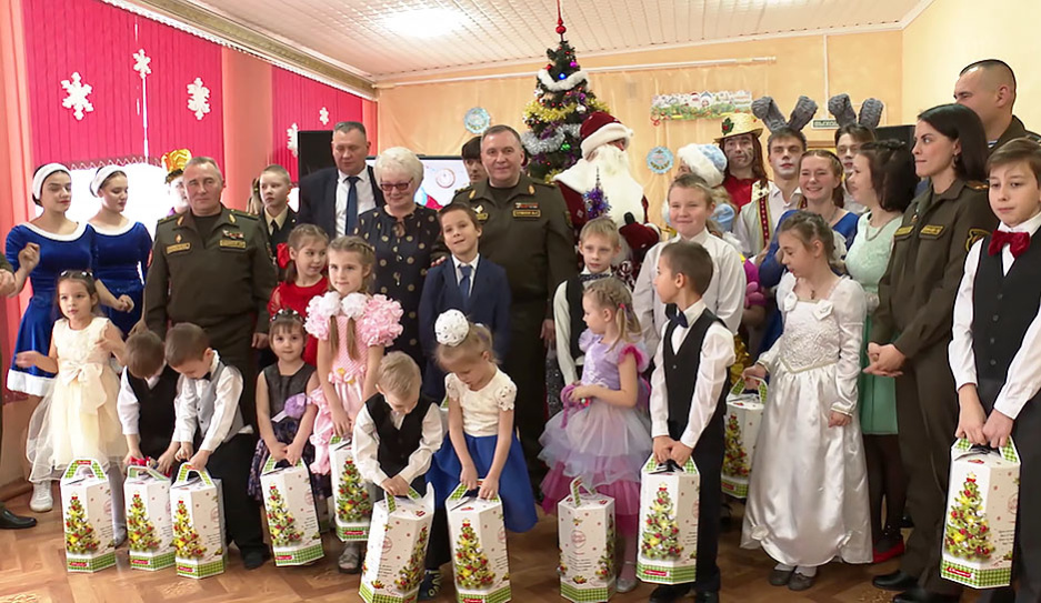 В благотворительной акции Наши дети принял участие министр обороны Беларуси