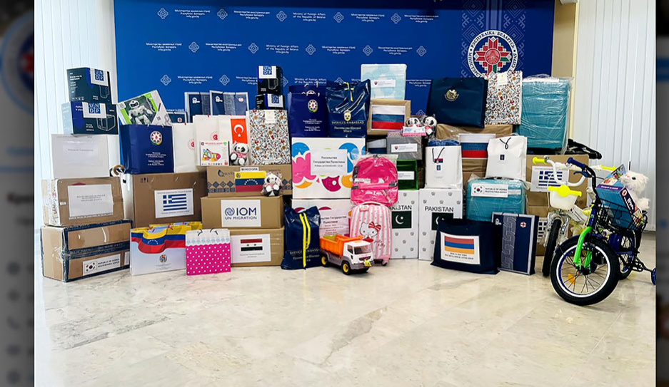Посольства, представительства международных организаций, почетные консульства и сотрудники МИД подготовили подарки для маленьких белорусов