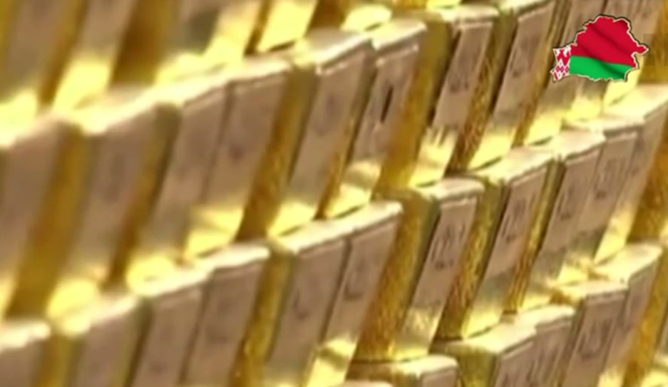 Цена золота впервые в истории превысила 2,3 тыс. долларов за тройскую унцию