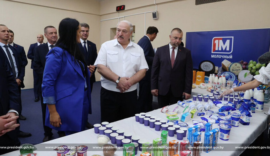 Лукашенко: До конца года должна быть своя упаковка для продуктов питания