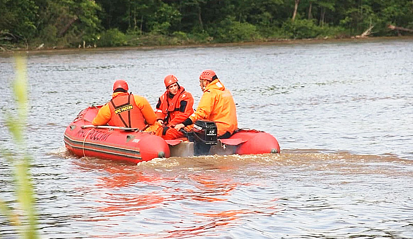 На реке в Хабаровском крае перевернулась лодка с 18 туристами - одна женщина погибла
