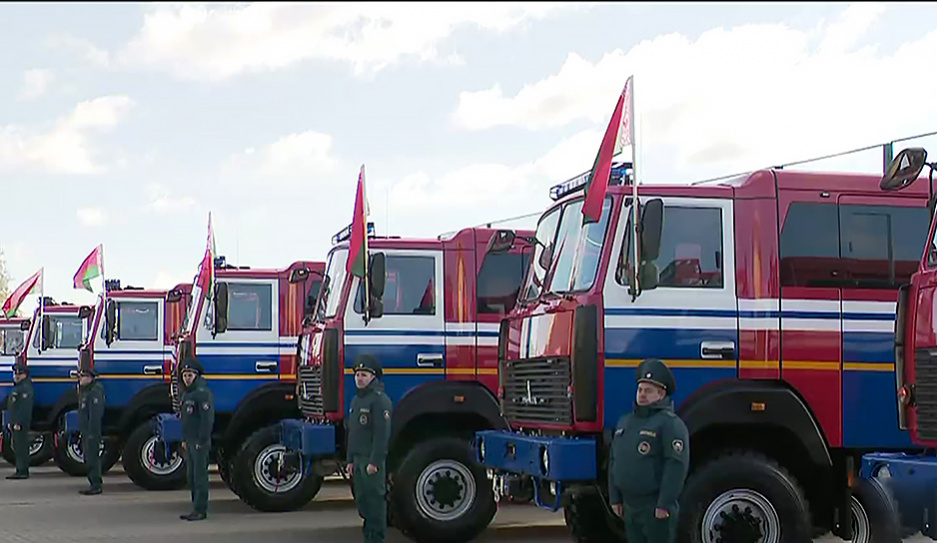 25 пожарных машин белорусского производства переданы спасателям