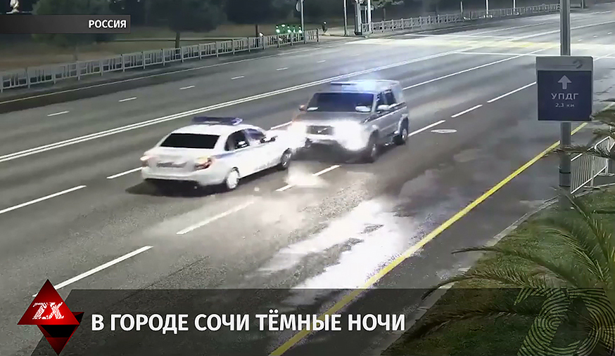 В Сочи столкнулись 2 полицейские машины: УАЗ умышленно протаранил седан