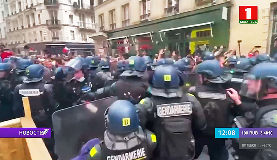 Во Франции третьи сутки не утихают протесты против санитарных пропусков