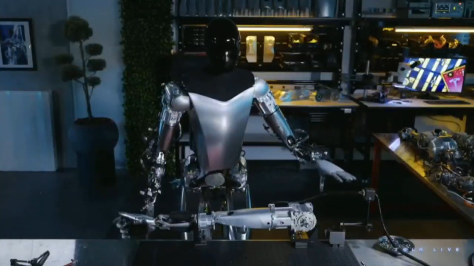 Илон Маск представил человекоподобного робота 