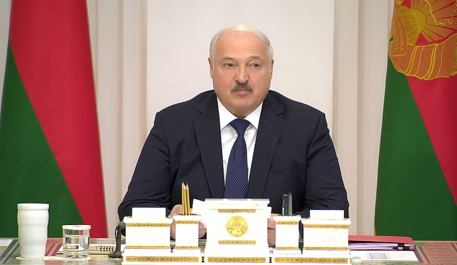Лукашенко: Все изменения в банковской сфере должны быть на пользу стране и людям