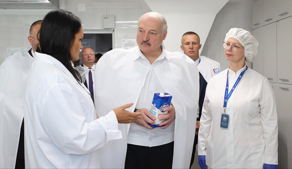 Лукашенко посетил Минский молочный завод № 1. Что с упаковкой и ценами?