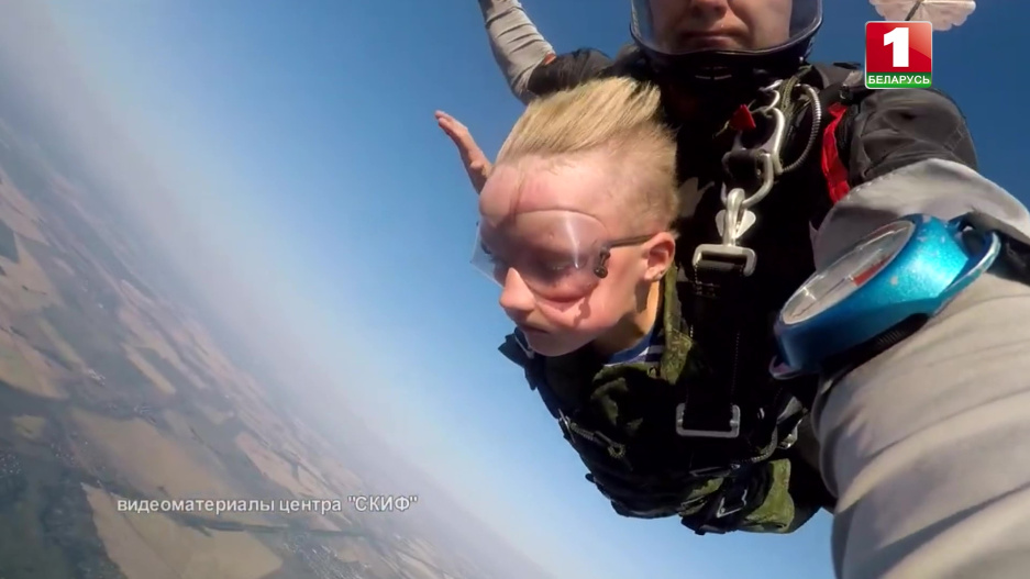 Пятилетний мальчик прыгнул с парашютом в центре специальной подготовки Скиф и стал самым молодым парашютистом в мире