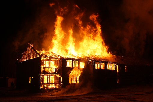 В Витебском районе мужчина из мести решил спалить дом своих братьев