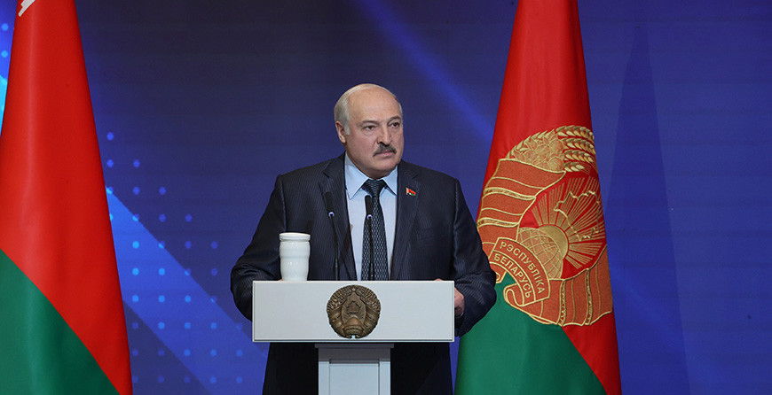 Лукашенко - чиновникам и депутатам: Вы должны быть первоисточником и хороших, и неприятных новостей