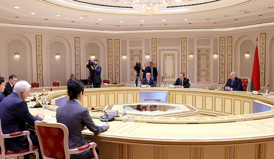 Беларусь активизирует сотрудничество с российскими  регионами. Лукашенко провел переговоры с главой Республики Калмыкия